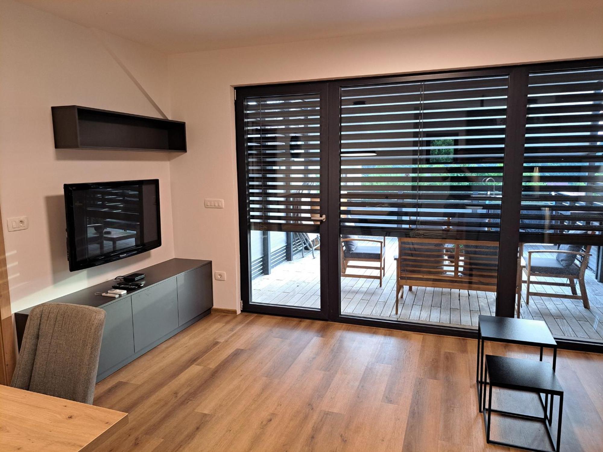 S&B'S Retreat Apartman Godovic Kültér fotó