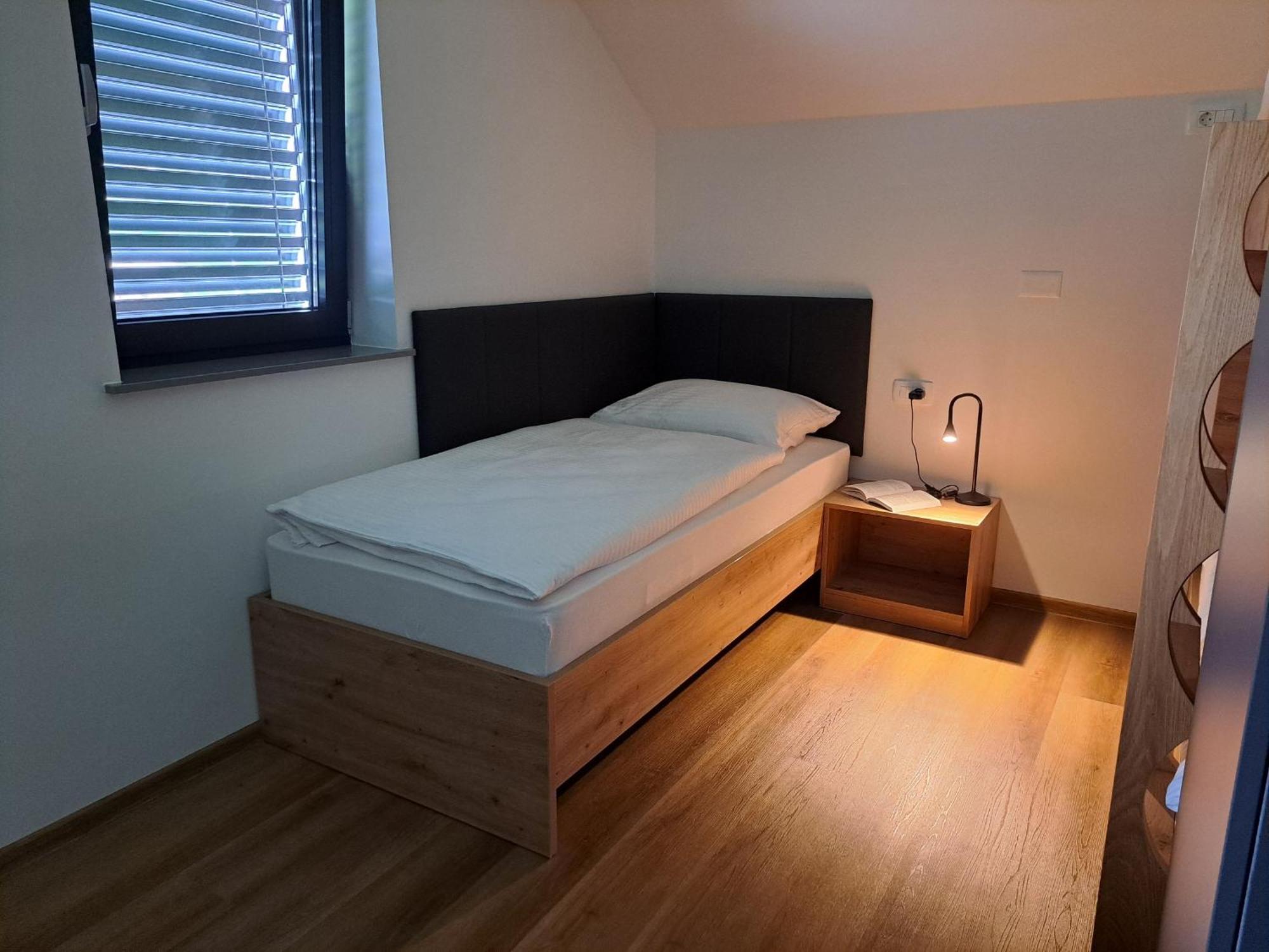 S&B'S Retreat Apartman Godovic Kültér fotó