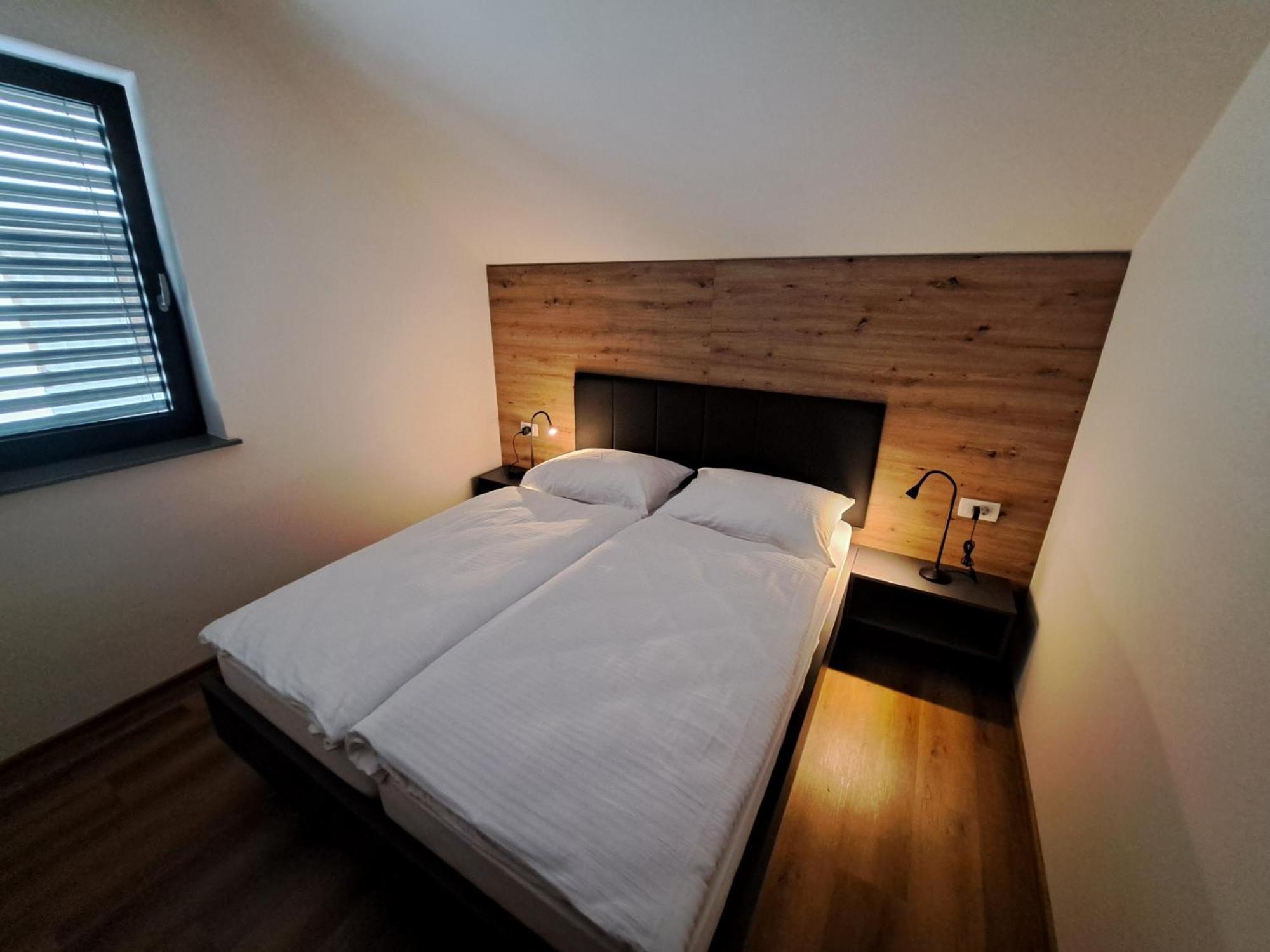 S&B'S Retreat Apartman Godovic Kültér fotó
