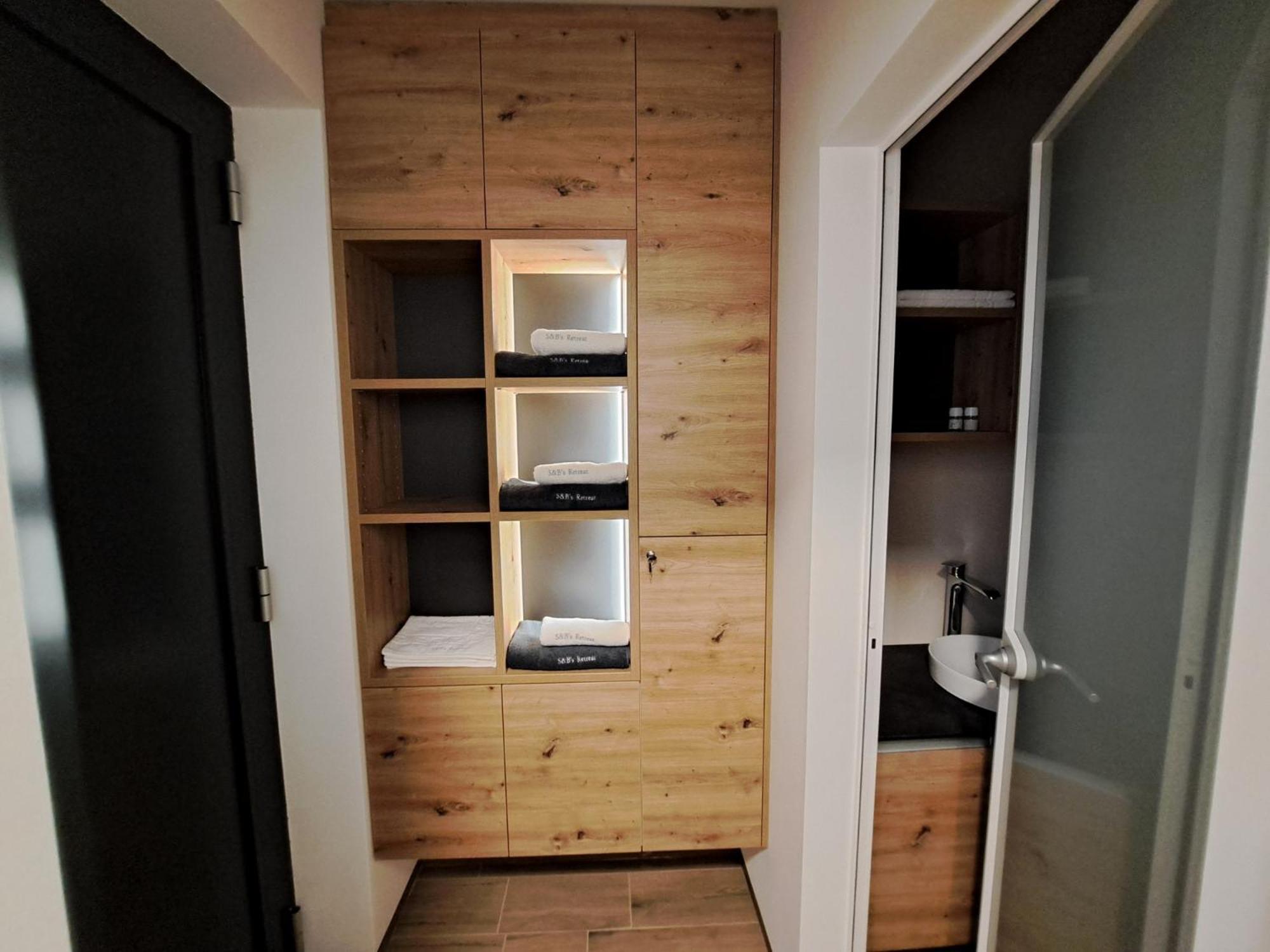 S&B'S Retreat Apartman Godovic Kültér fotó