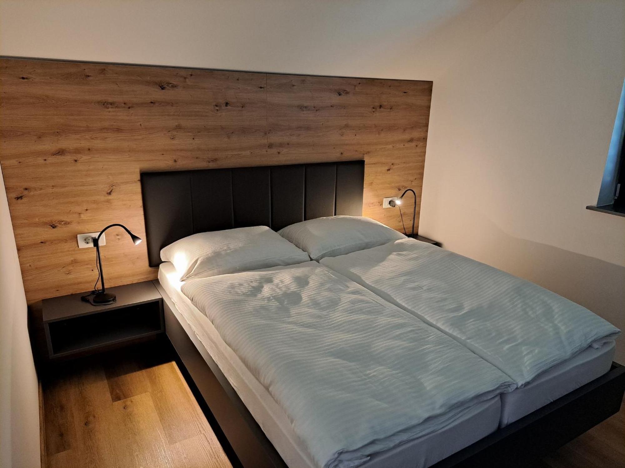 S&B'S Retreat Apartman Godovic Kültér fotó