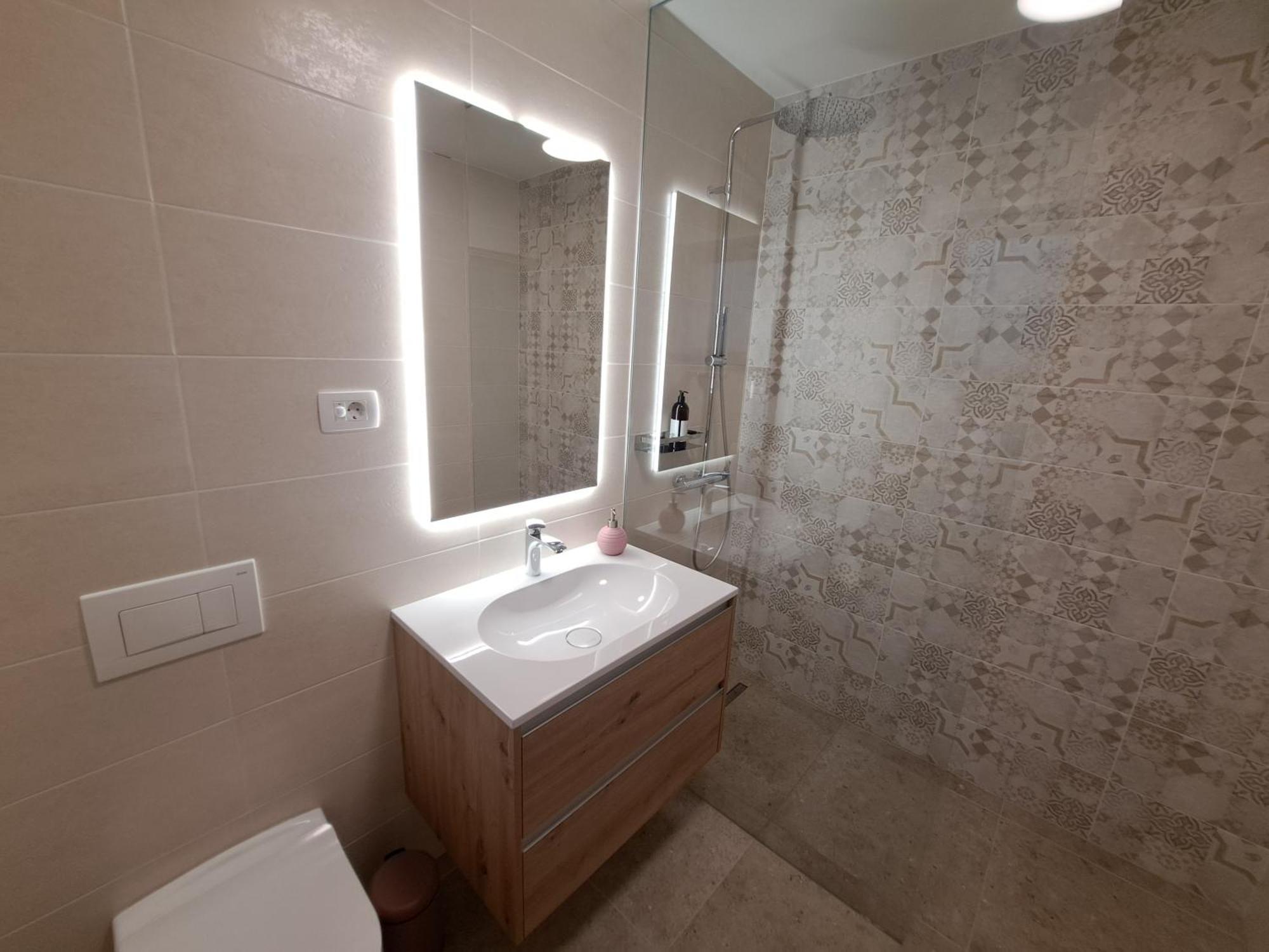 S&B'S Retreat Apartman Godovic Kültér fotó