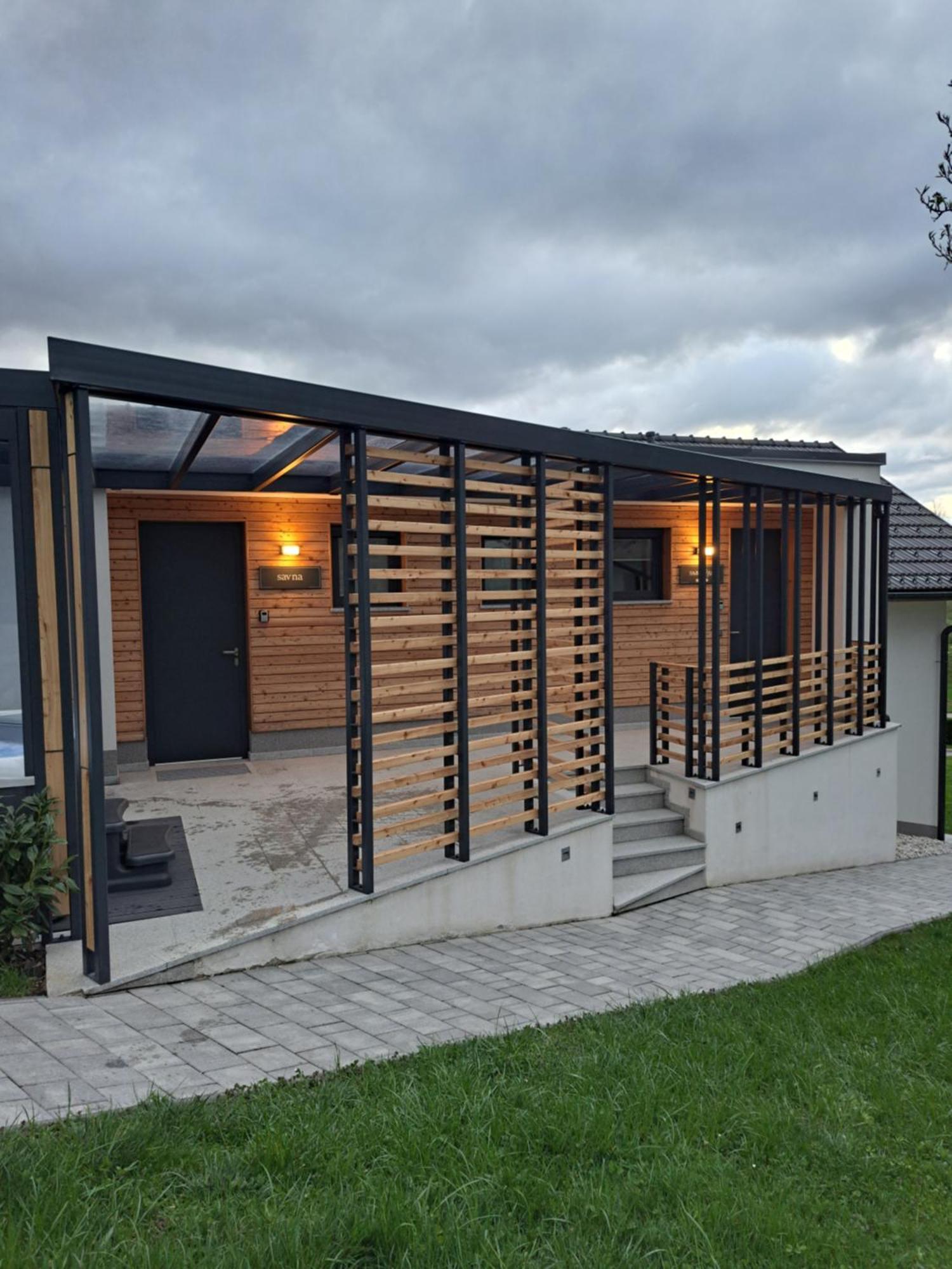 S&B'S Retreat Apartman Godovic Kültér fotó